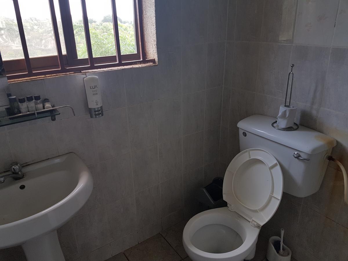 De Mod Hotel Ngleshi Amanfro Екстер'єр фото